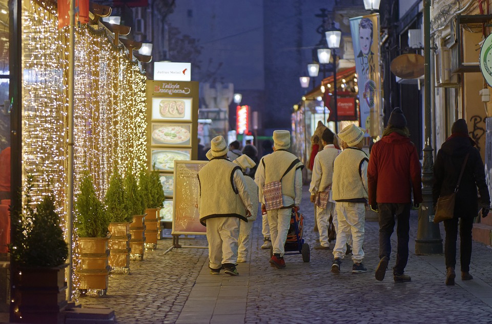 Εορταστικό Ωράριο Καταστημάτων: Πότε θα είναι ανοιχτά τα μαγαζιά στην Αθήνα