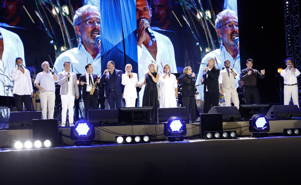 Στέλιος Καζαντζίδης: η μεγαλειώδης συναυλία του ΟΛΟΙ ΜΑΖΙ ΜΠΟΡΟΥΜΕ στο Καλλιμάρμαρο