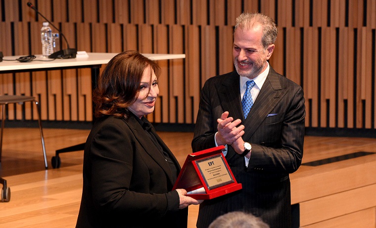 «100 χρόνια ελληνική δισκογραφία»: Στην αποκλειστική προβολή της νέας σειράς ντοκιμαντέρ της ΕΡΤ, με ξεναγό τη Χαρούλα Αλεξίου